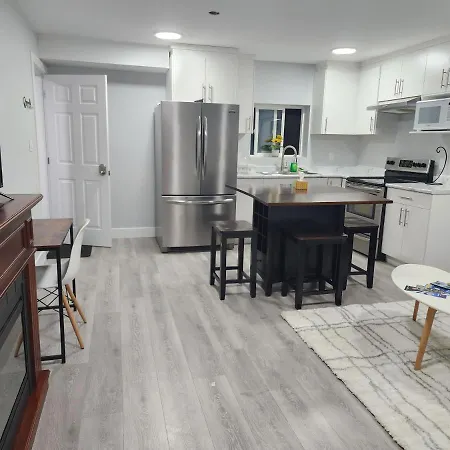 Blissfull Two Bedroom Suite Near Surrey Centre Exterior photo